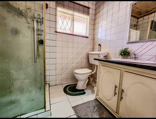 4 BEDROOM HOUSE FOR SALE IN CONSTANTIA KLOOF
